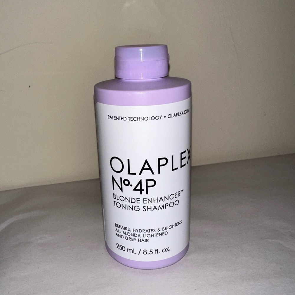 Olaplex No 4P Blonde Enhancer Toning Shampoo